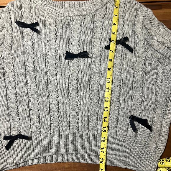 Love Tree Coquette Gray Cropped Cable Knit Sweater with Bows Size Large - Picture 3 of 6